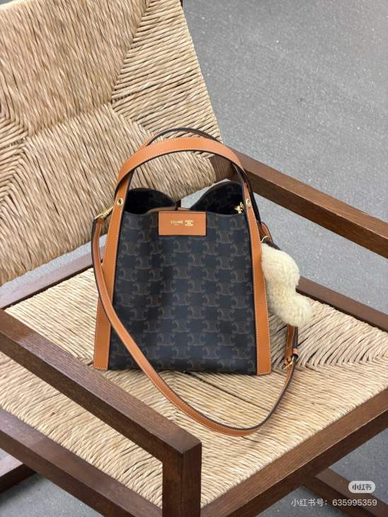 Picture of Celine Handbags _SKUfw225667445fw